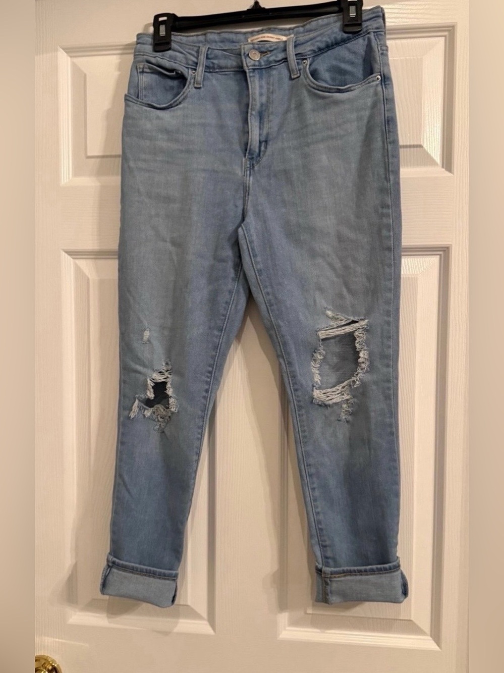 Women’s Levi’s soft stretch ripped jeans. 721 high-rise skinny ankle jeans. S 29